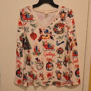 Ladies Festive Holiday Print V-Neck Top, NWOT.